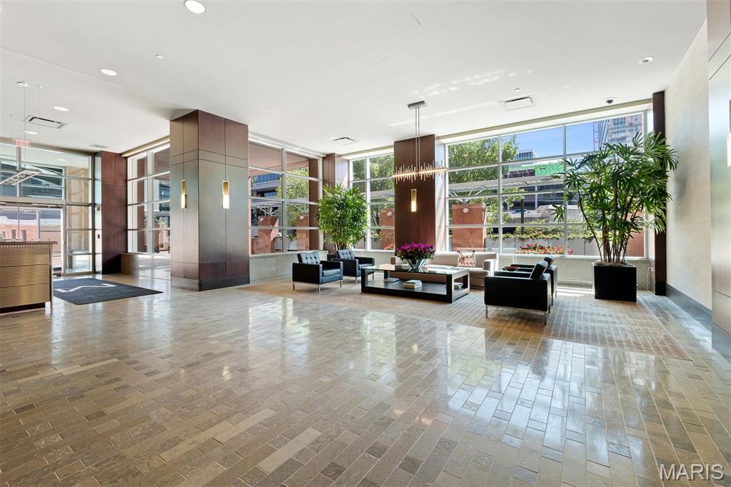 8025 Maryland Avenue Unit: 8H