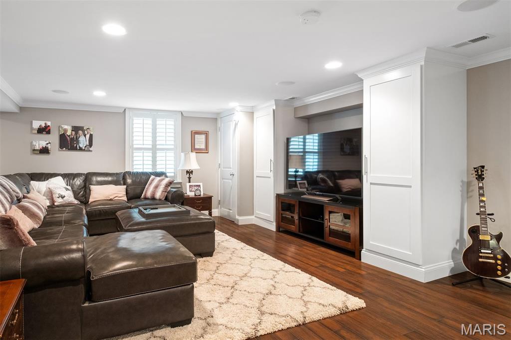 Built in 2015 and Situated in the Heart of Frontenac