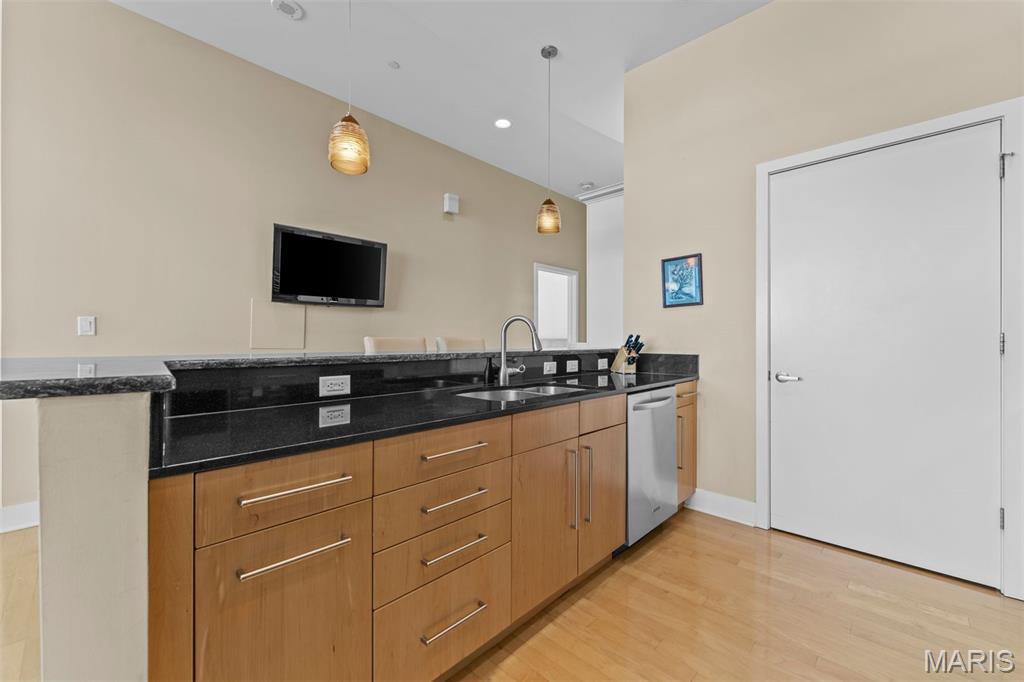 8025 Maryland Avenue Unit: 7E