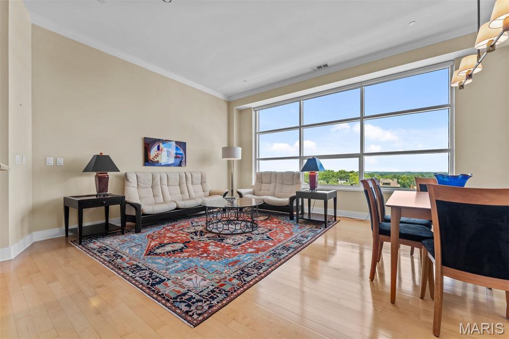 8025 Maryland Avenue Unit: 7E