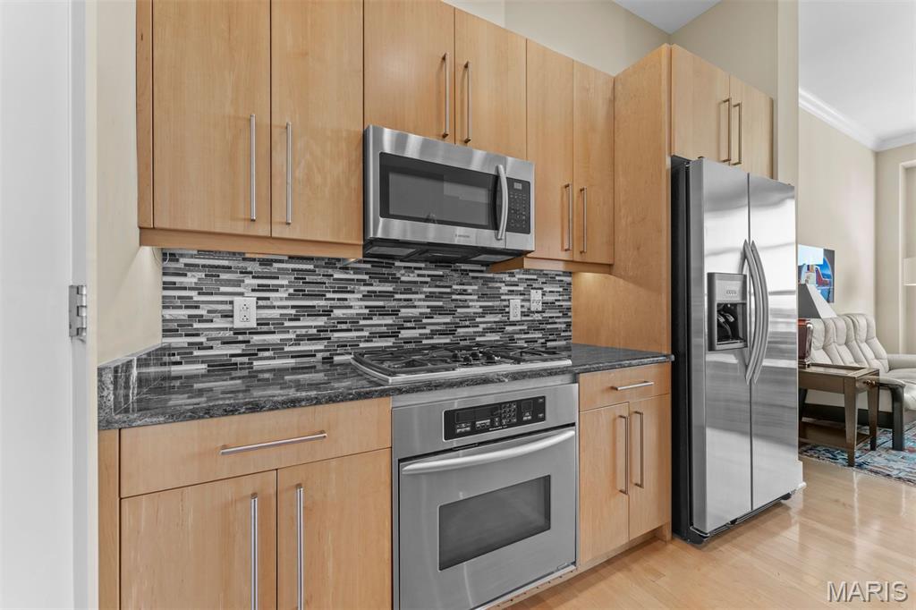 8025 Maryland Avenue Unit: 7E