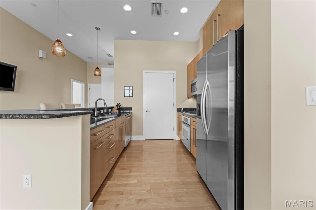 8025 Maryland Avenue Unit: 7E