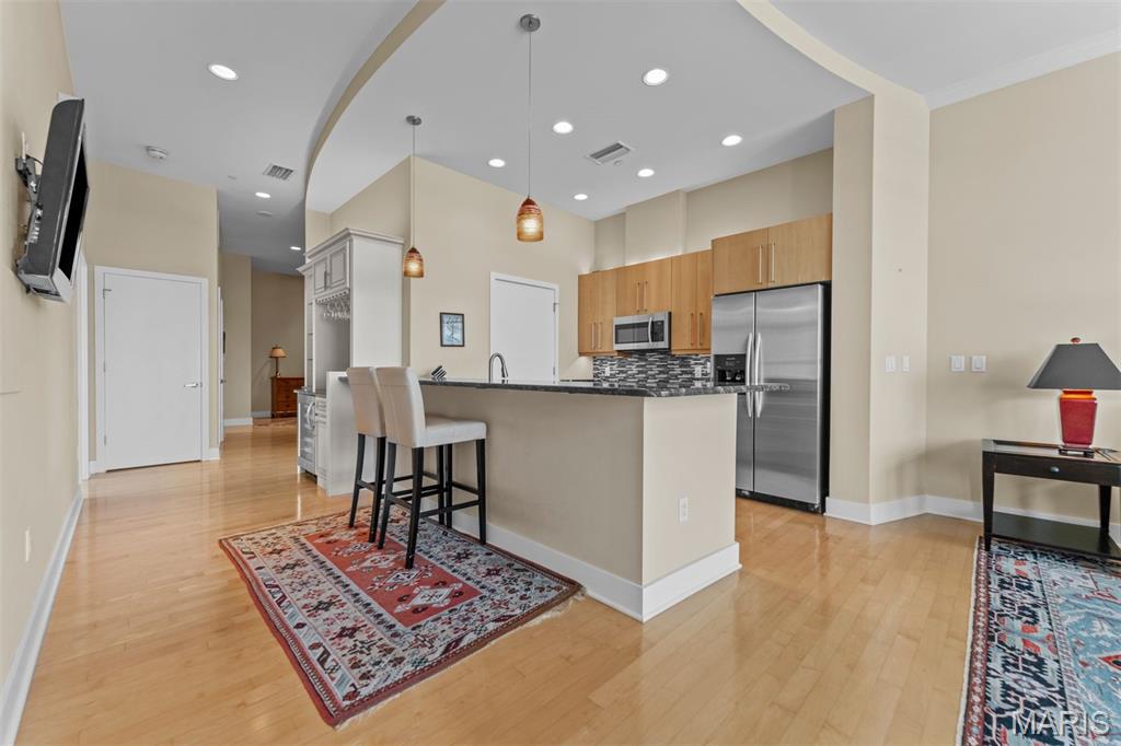 8025 Maryland Avenue Unit: 7E