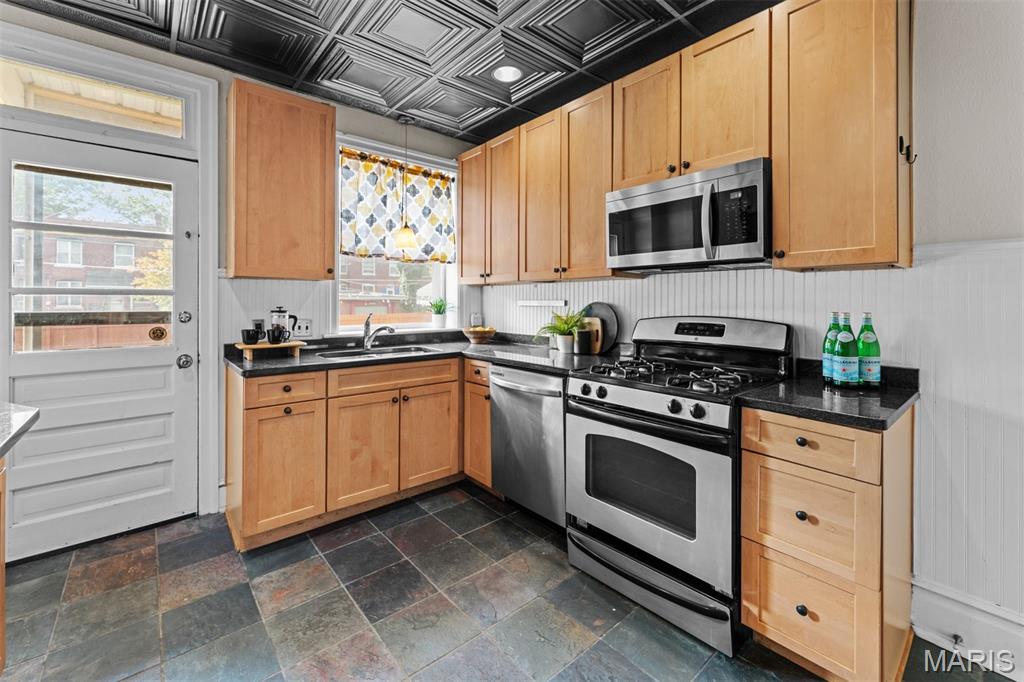 6158 Washington Boulevard