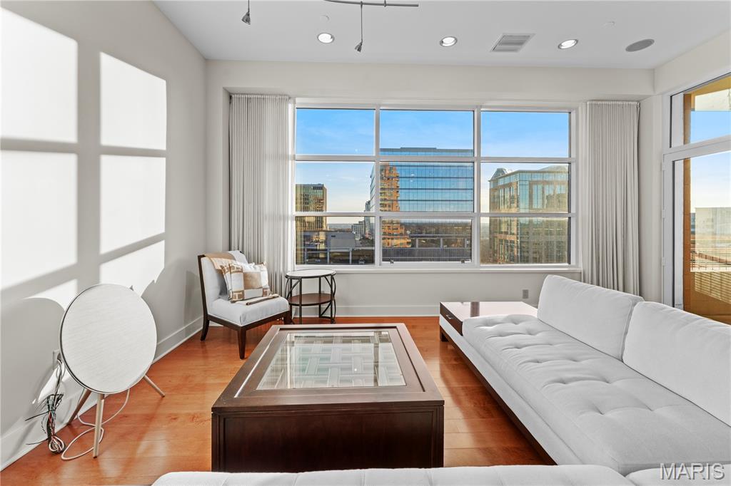 8025 Maryland Avenue Unit: 7G