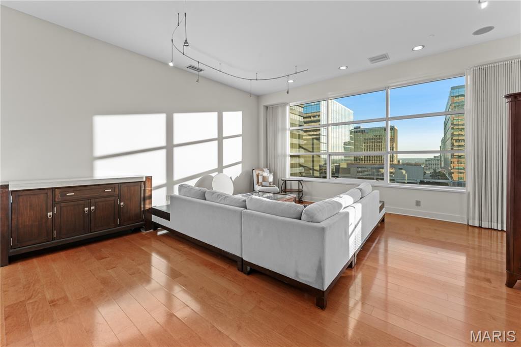 8025 Maryland Avenue Unit: 7G