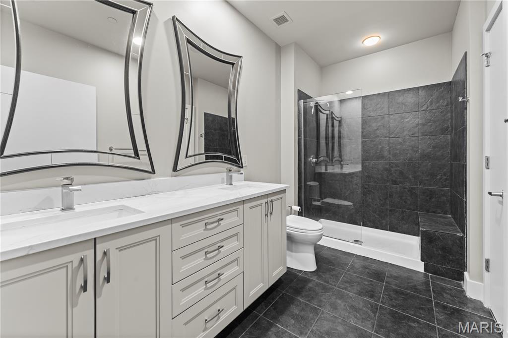 8025 Maryland Avenue Unit: 7G