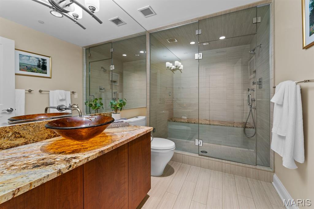 232 N Kingshighway Boulevard Unit: 1903