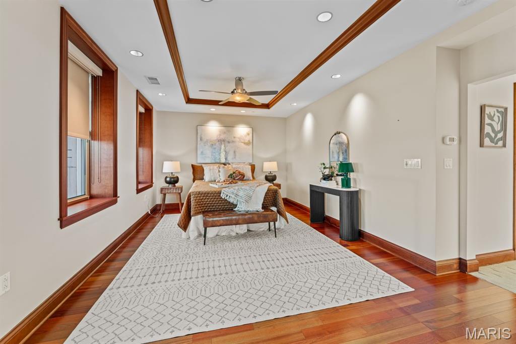 232 N Kingshighway Boulevard Unit: 1903