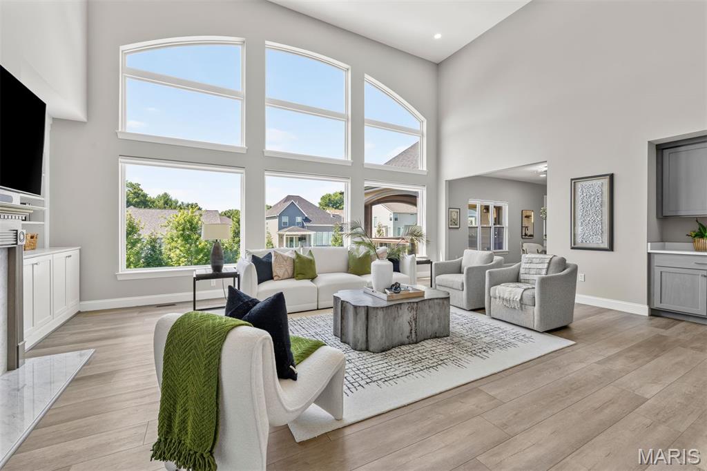 16936 Lake Meadow