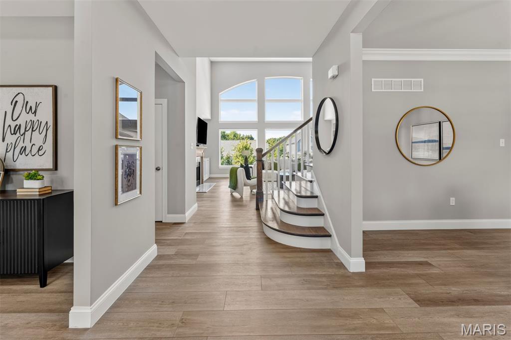 16936 Lake Meadow