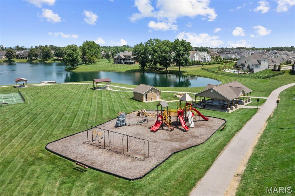 16936 Lake Meadow