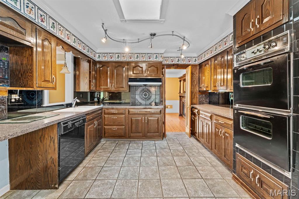 160 Ladue Pines Drive