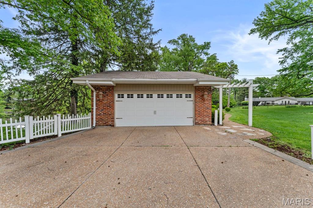 160 Ladue Pines Drive