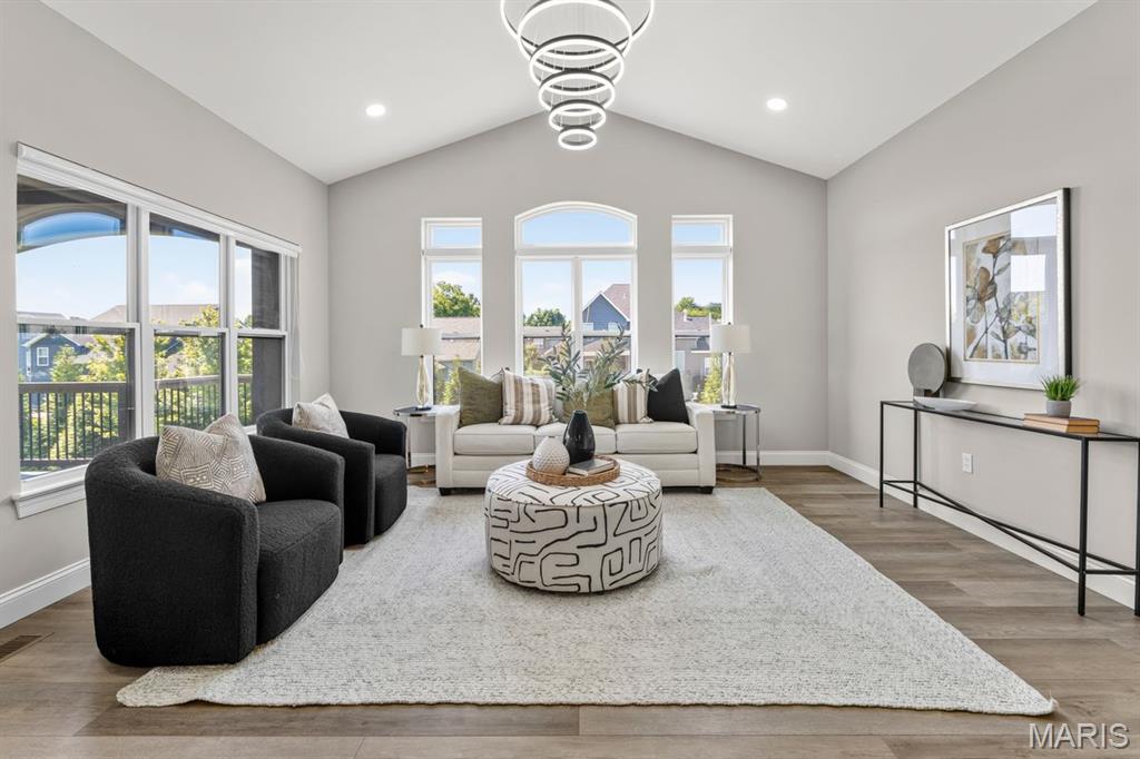 16936 Lake Meadow