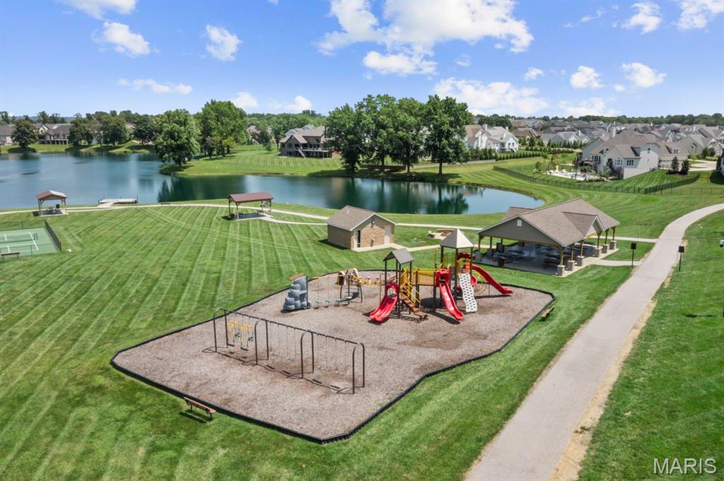 16936 Lake Meadow