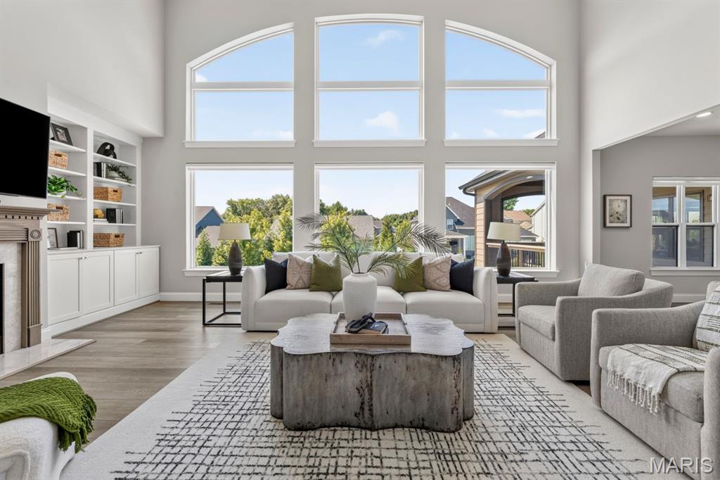 16936 Lake Meadow