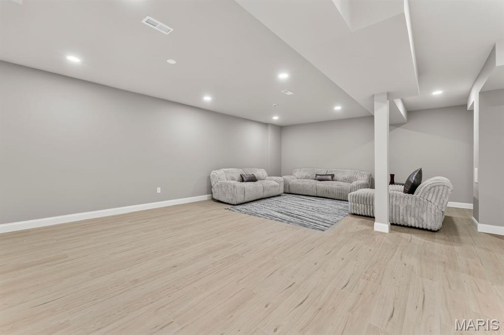 16936 Lake Meadow