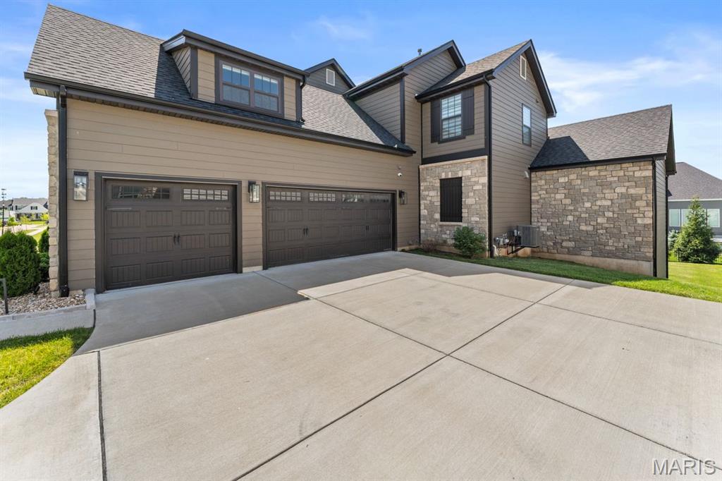 16936 Lake Meadow