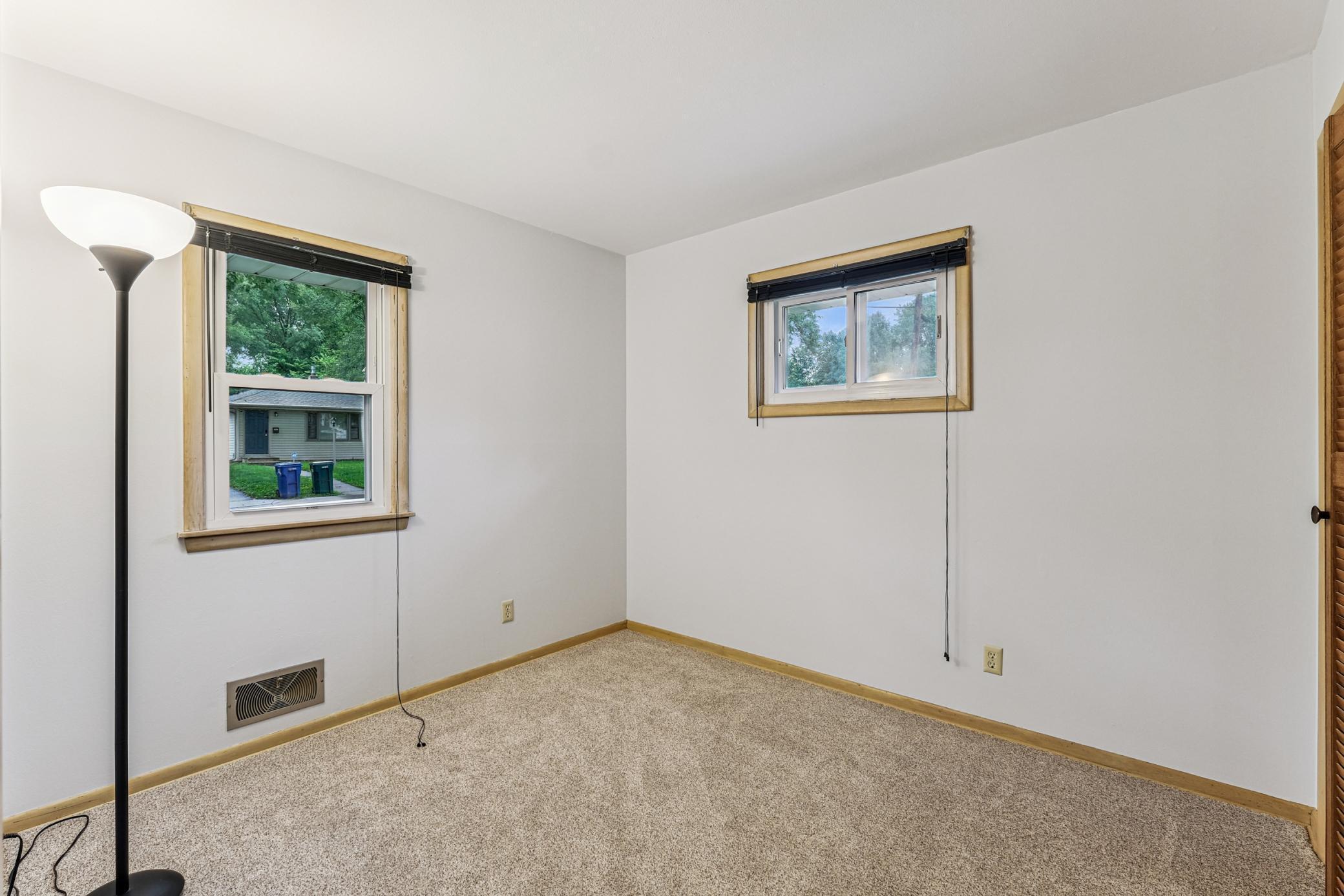 87 Hoyt Avenue W
