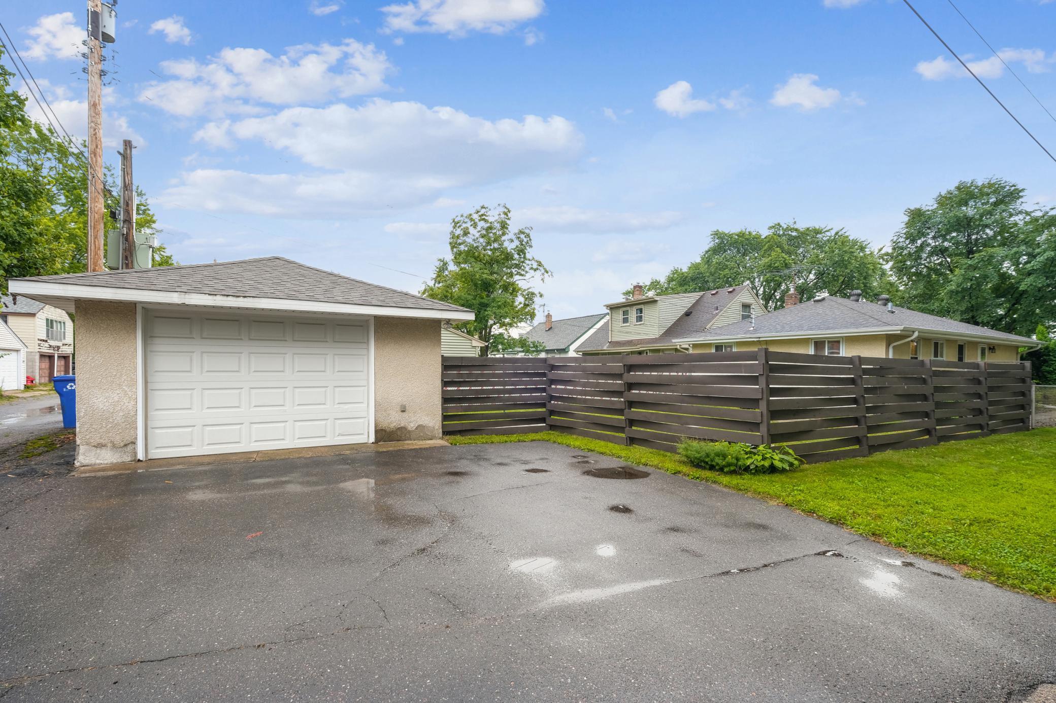 87 Hoyt Avenue W