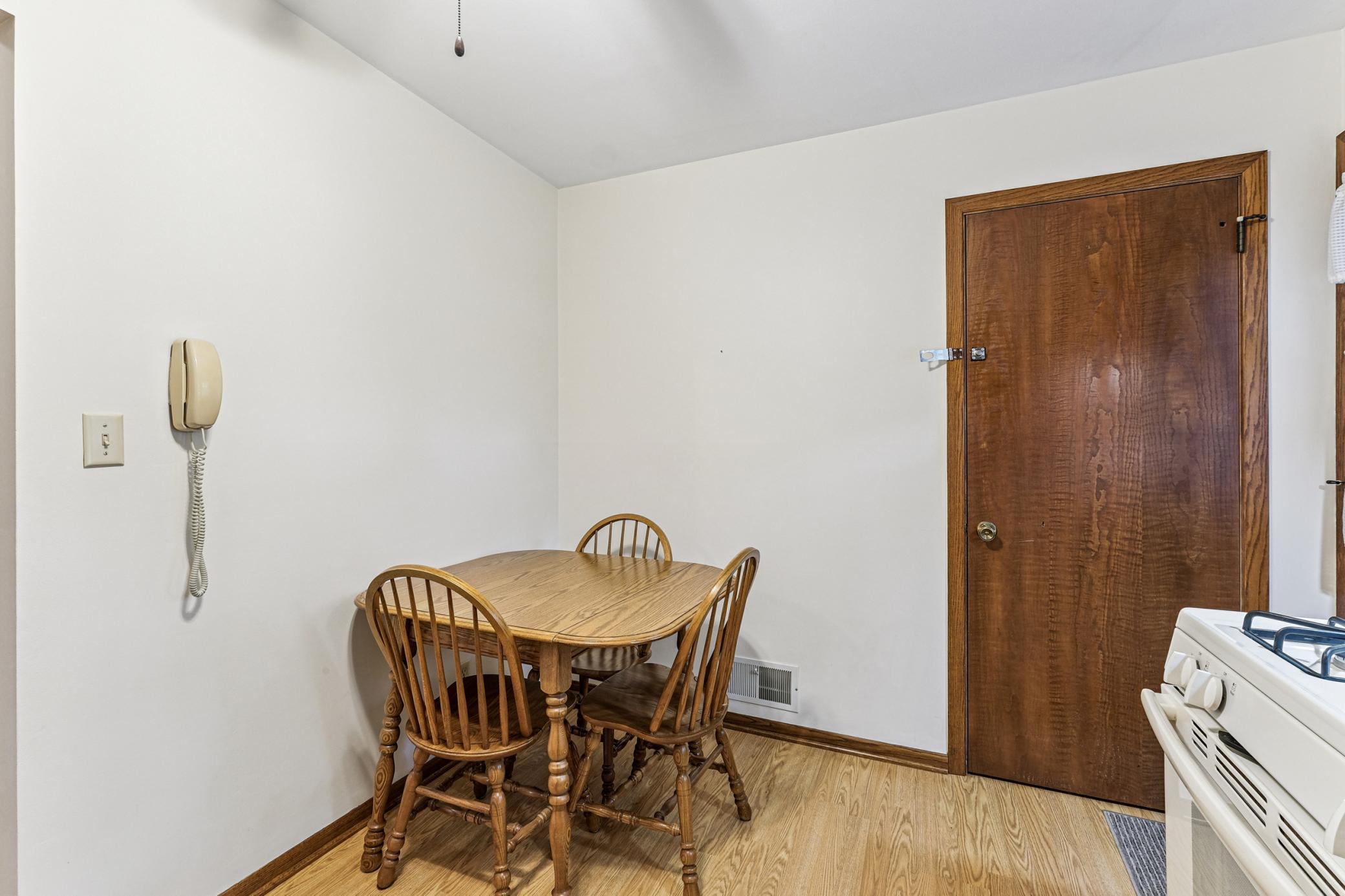 87 Hoyt Avenue W