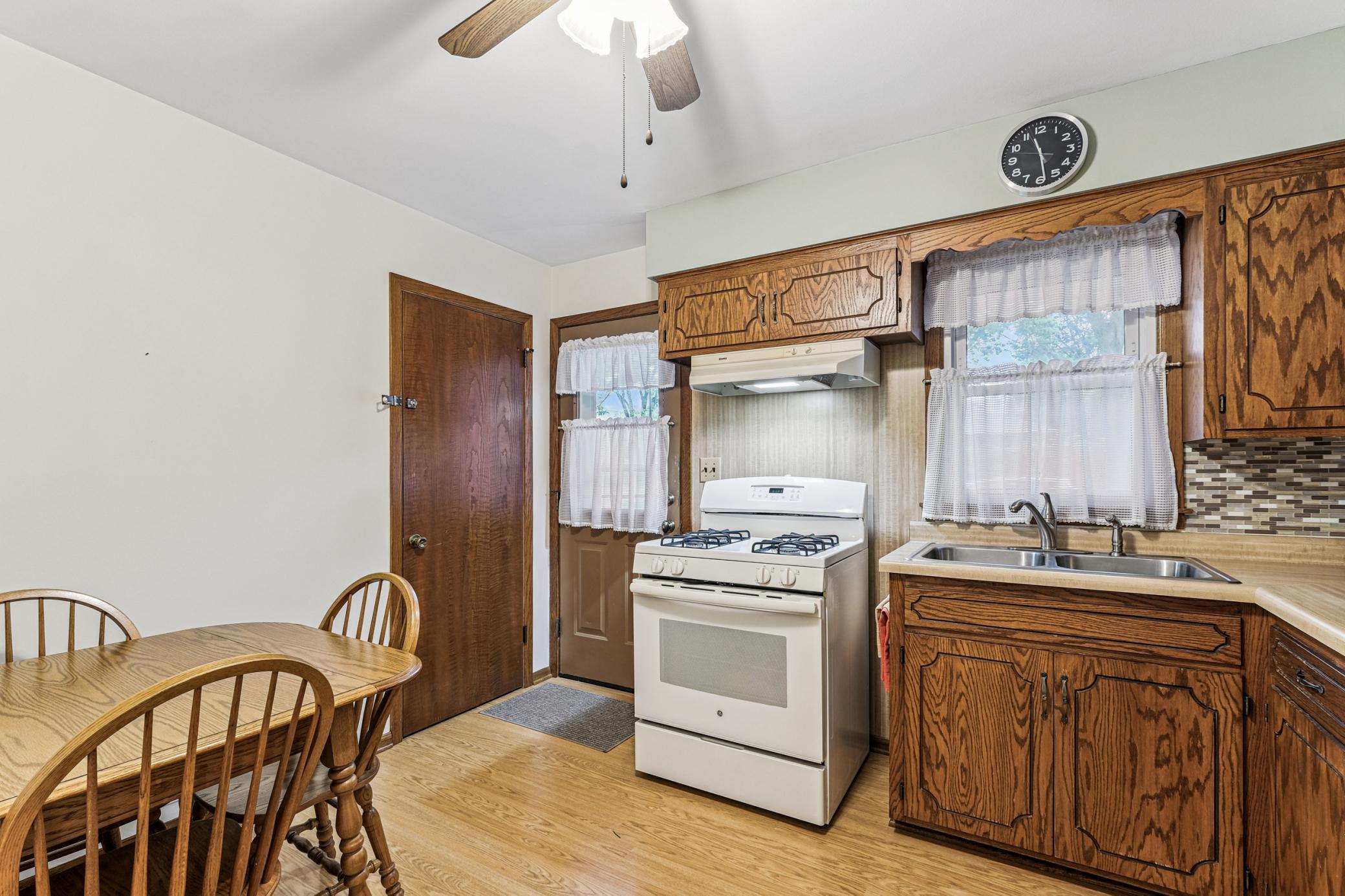 87 Hoyt Avenue W