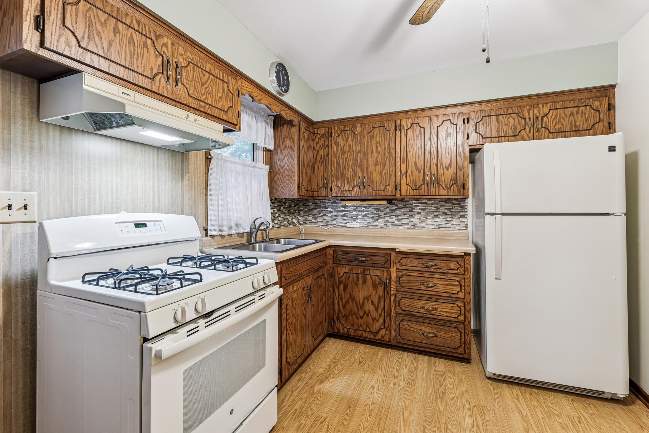 87 Hoyt Avenue W