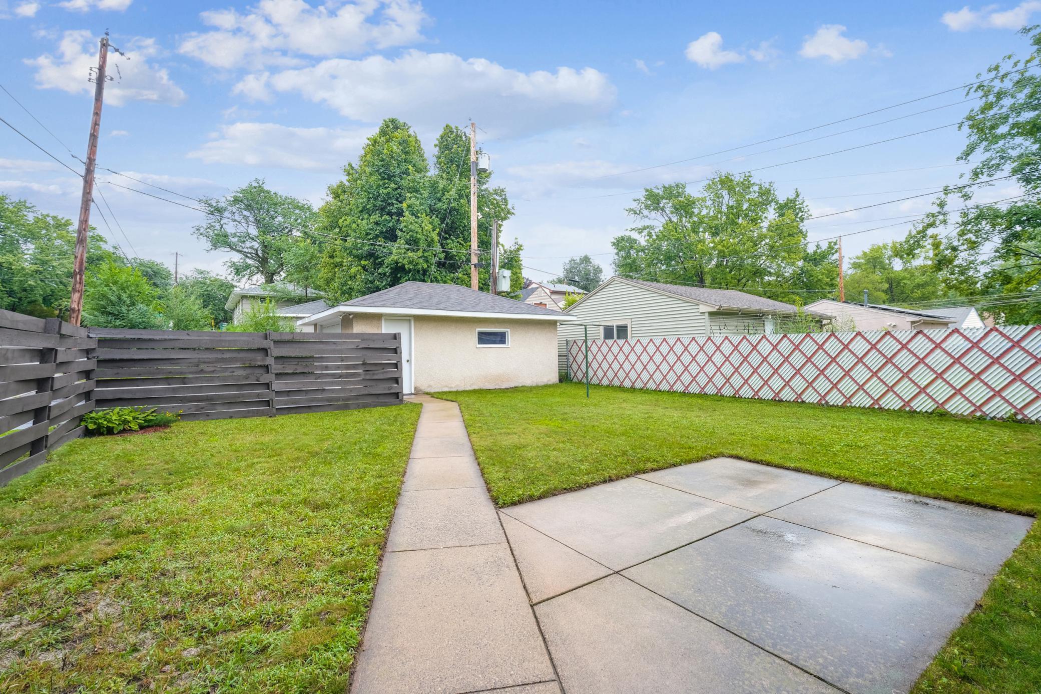 87 Hoyt Avenue W
