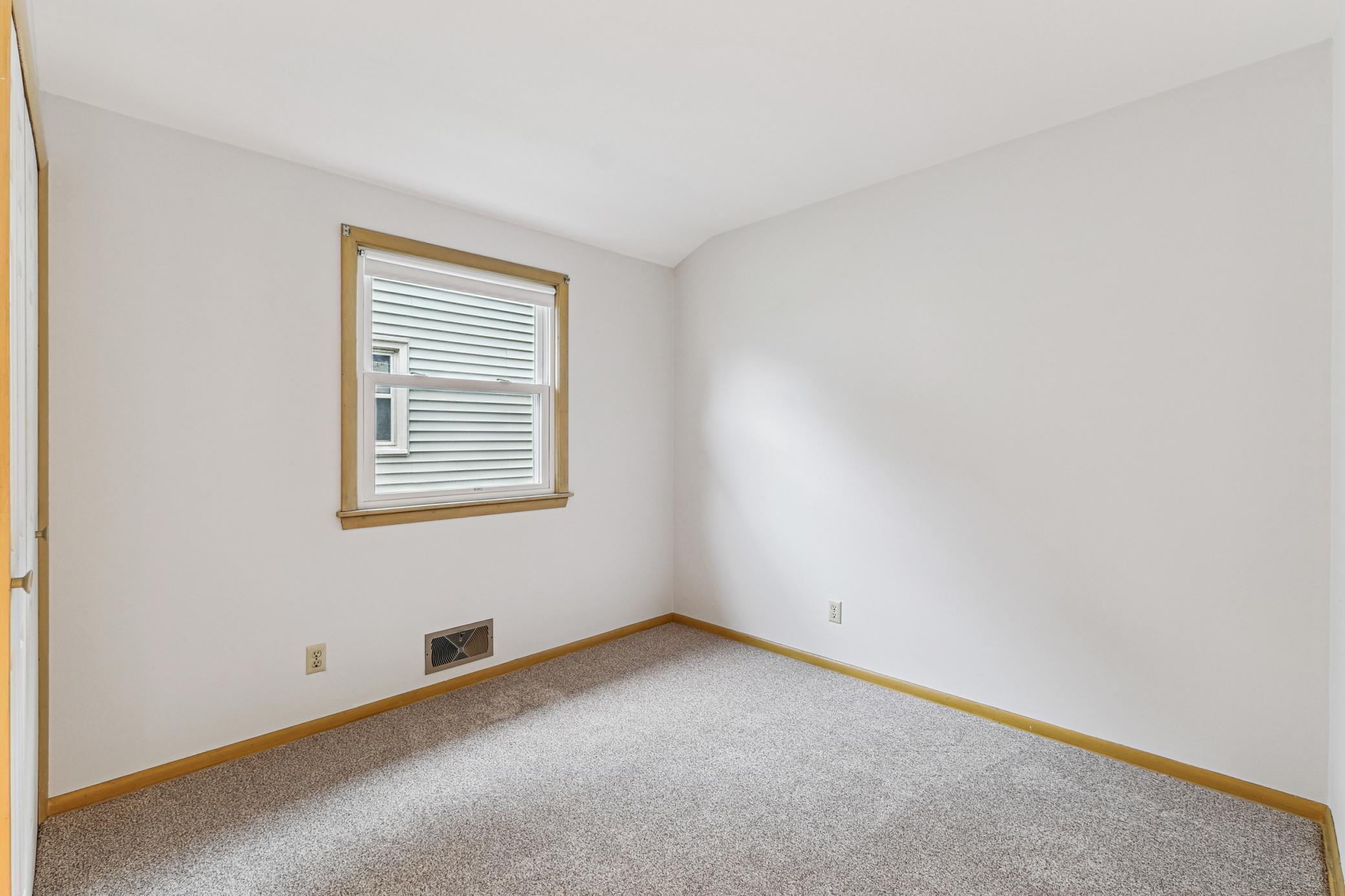 87 Hoyt Avenue W