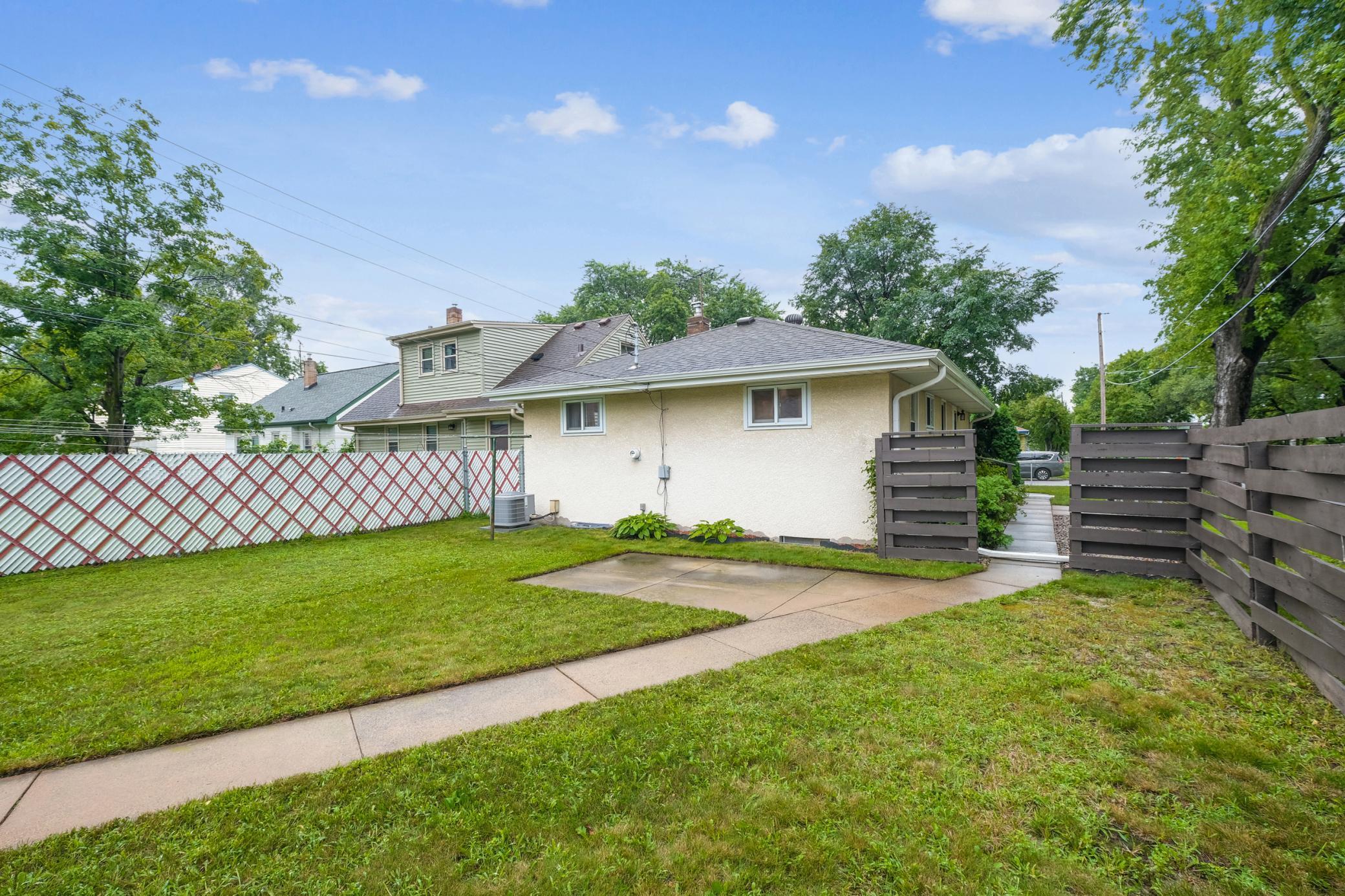 87 Hoyt Avenue W
