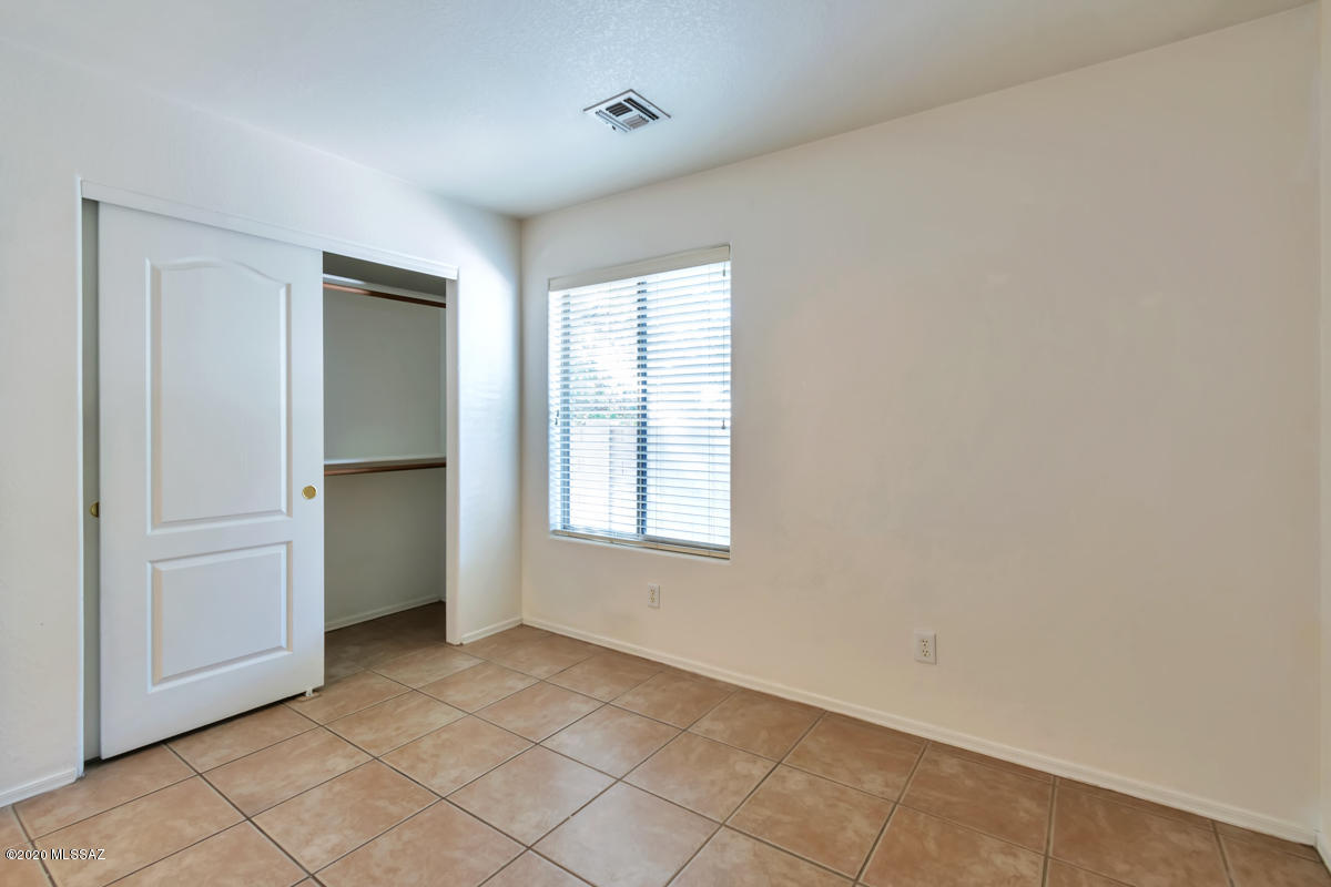 4384 W Gatekeeper Drive