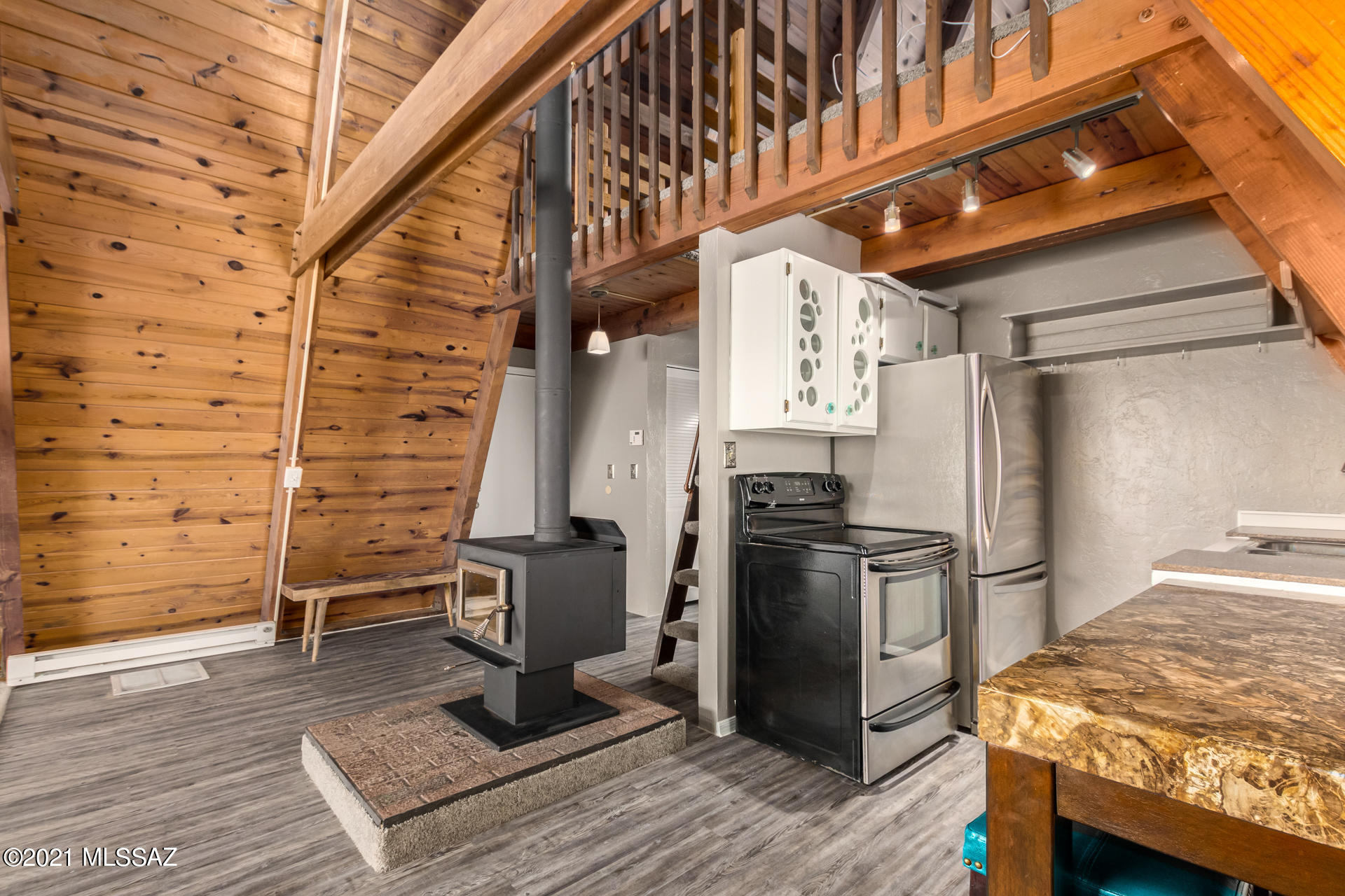 3285 E Calle Agassiz