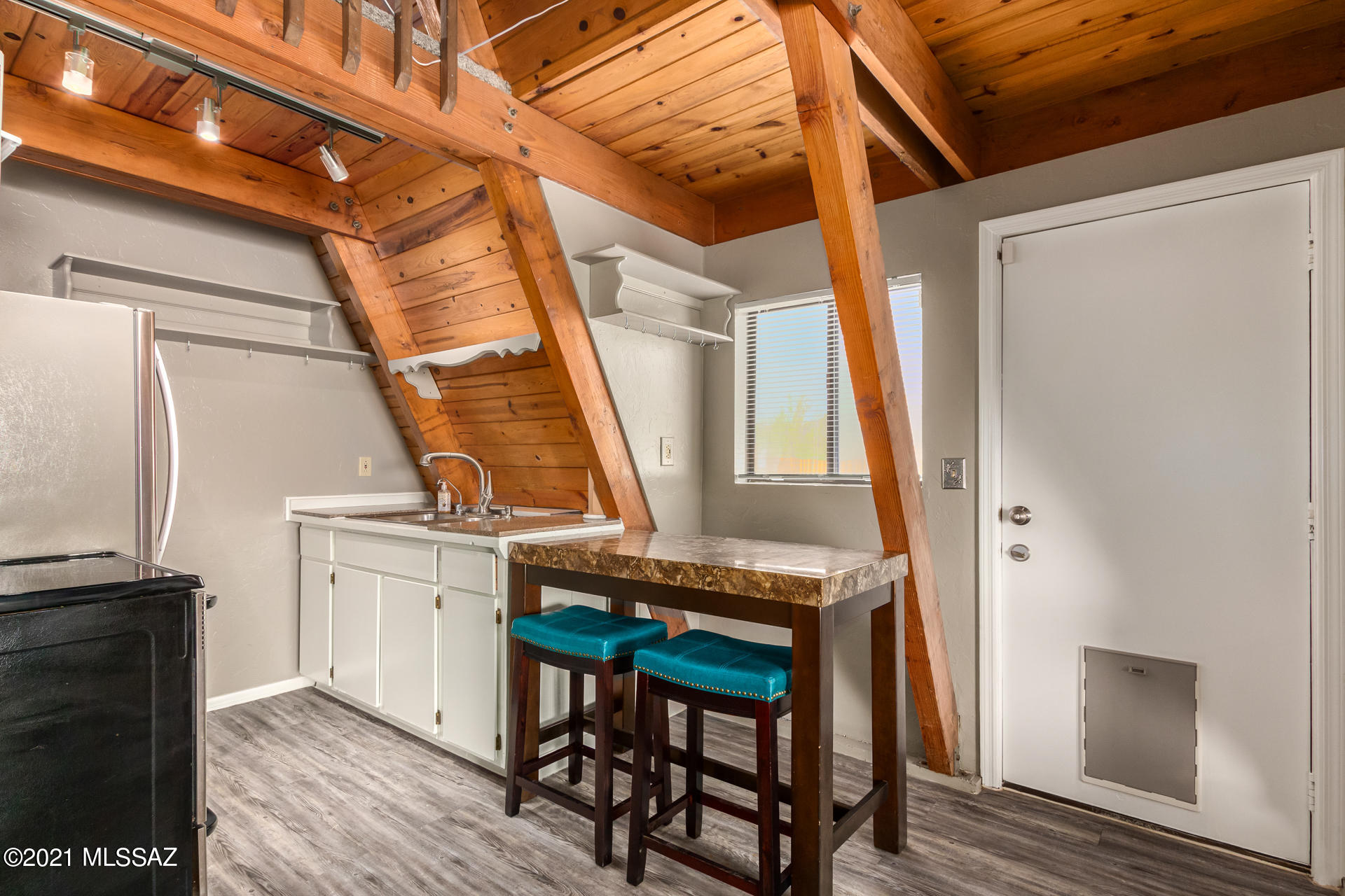 3285 E Calle Agassiz