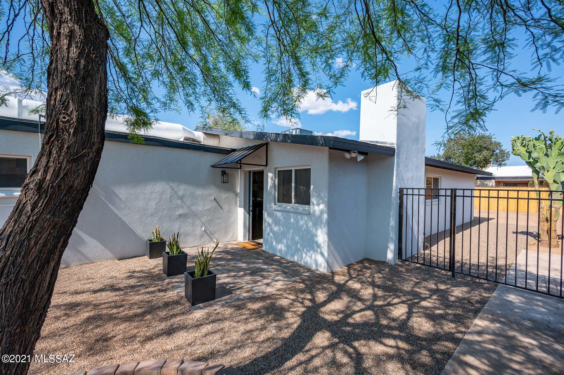 1804 N Santa Rosa Avenue