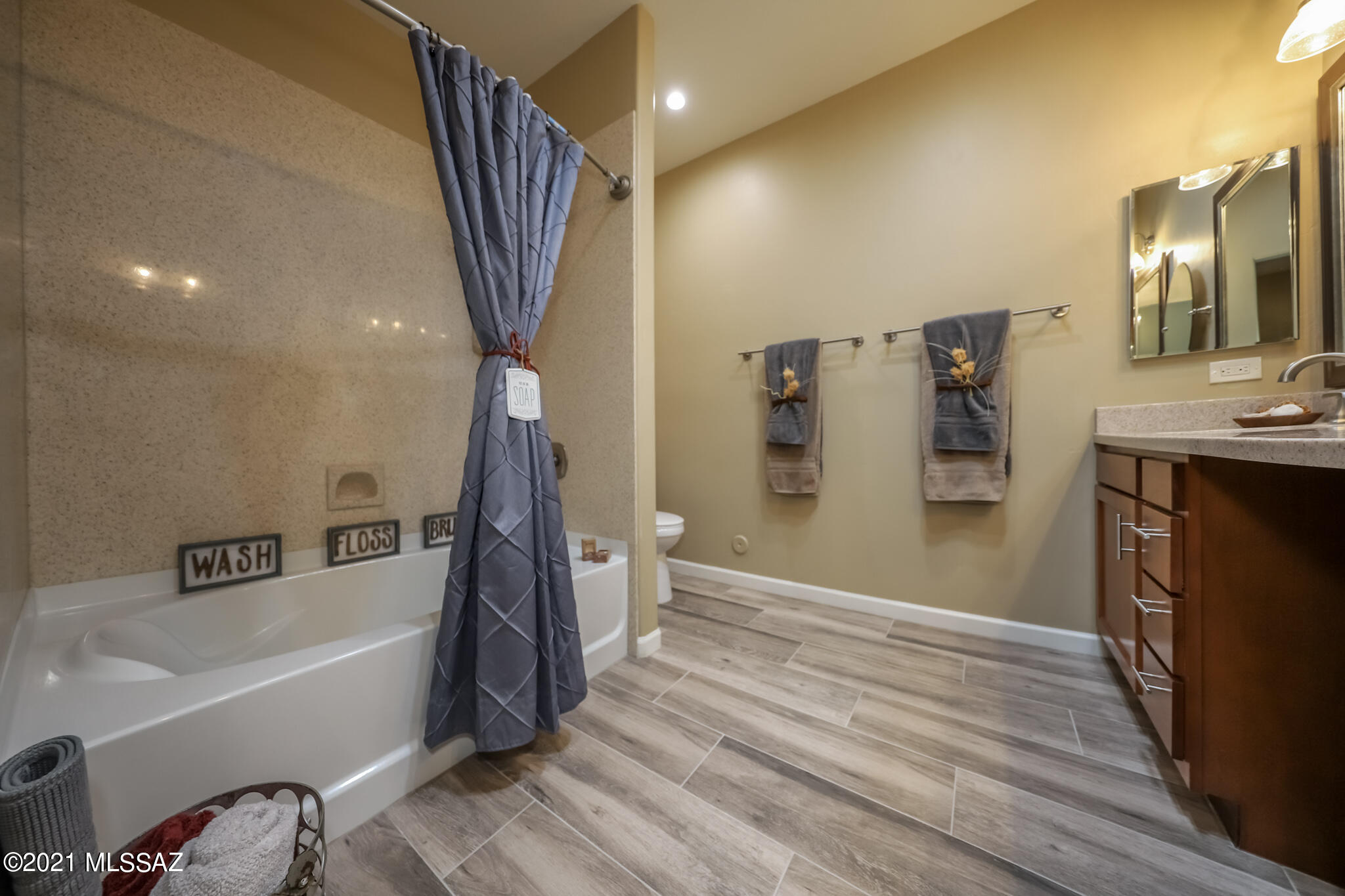 319 N Cameron View Place