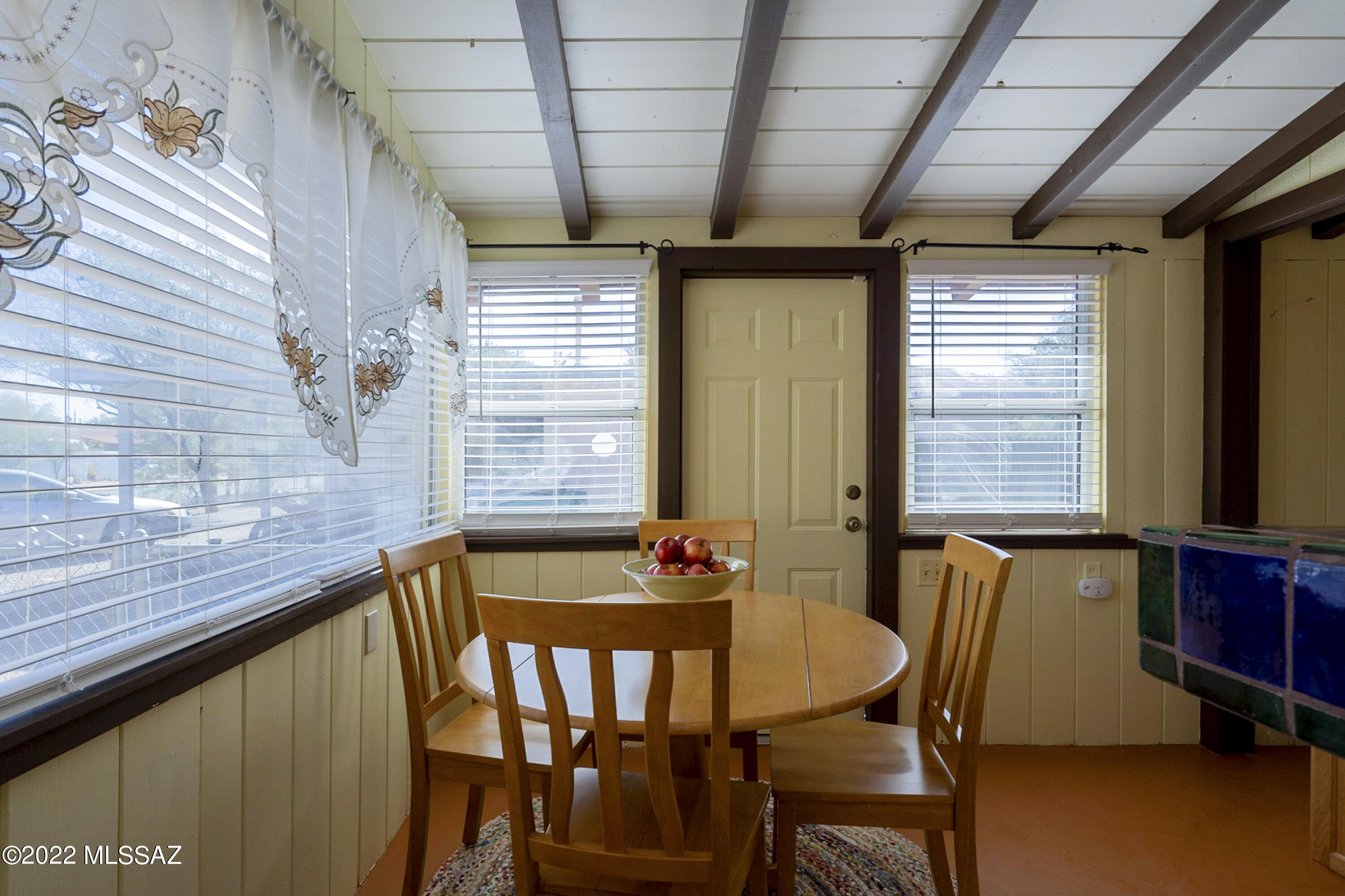 2531 N Fair Oaks Avenue