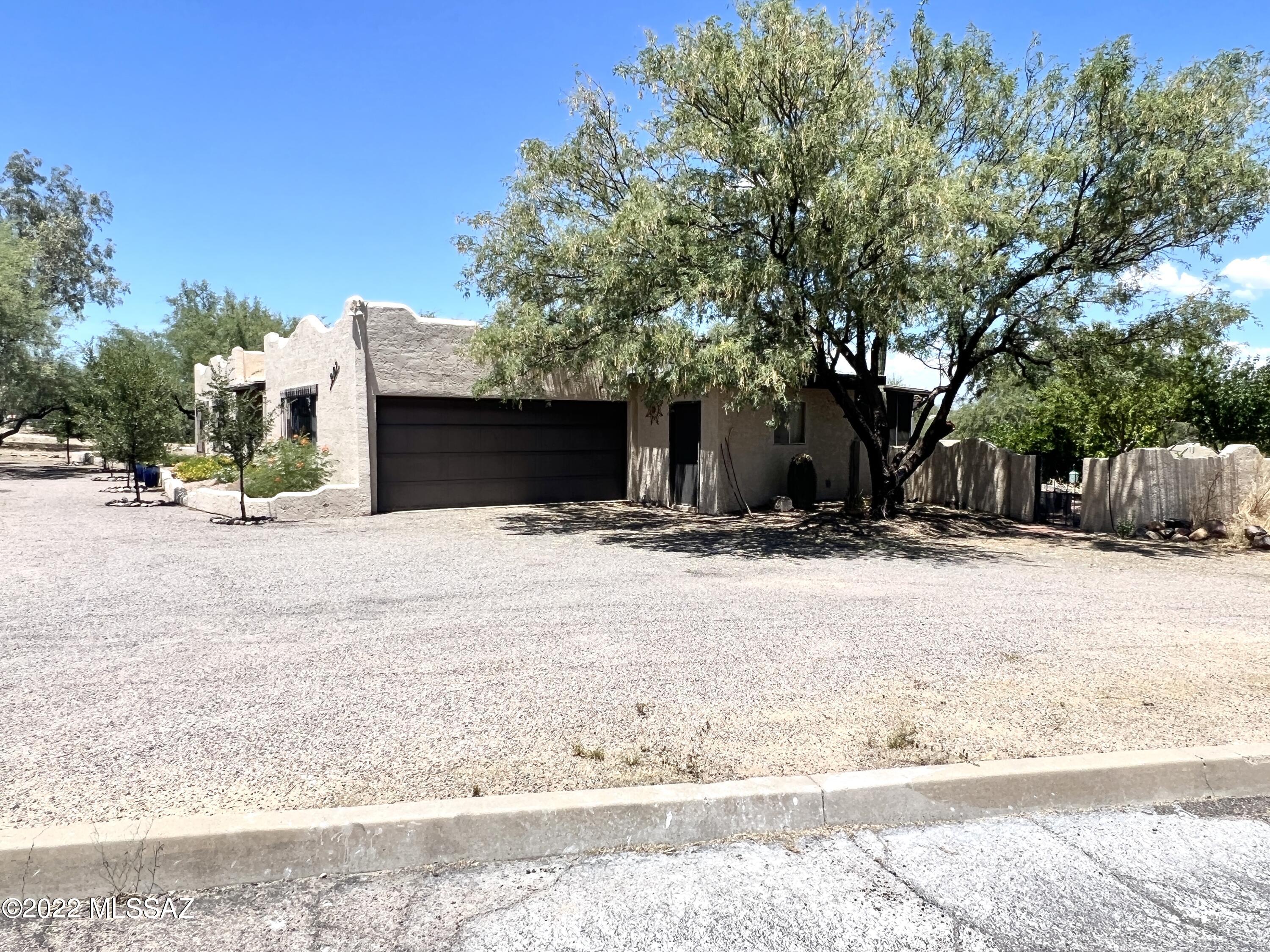 902 W Calle De Marzo