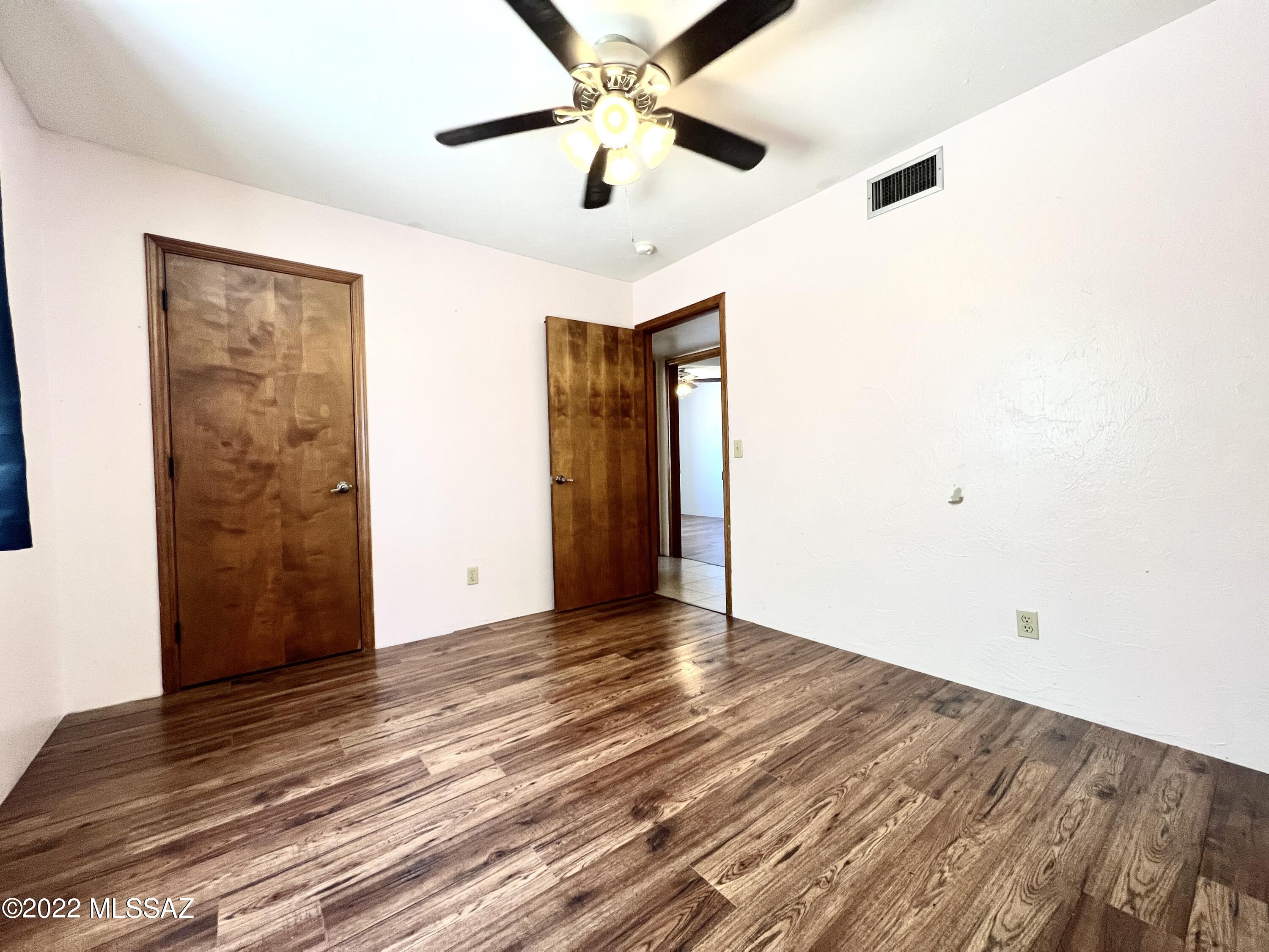 902 W Calle De Marzo