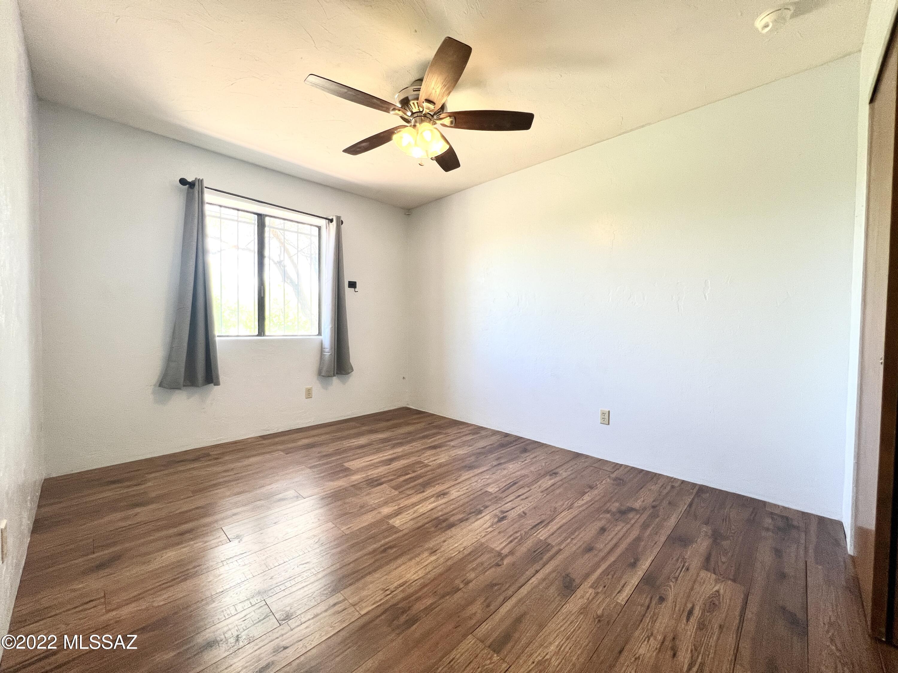 902 W Calle De Marzo