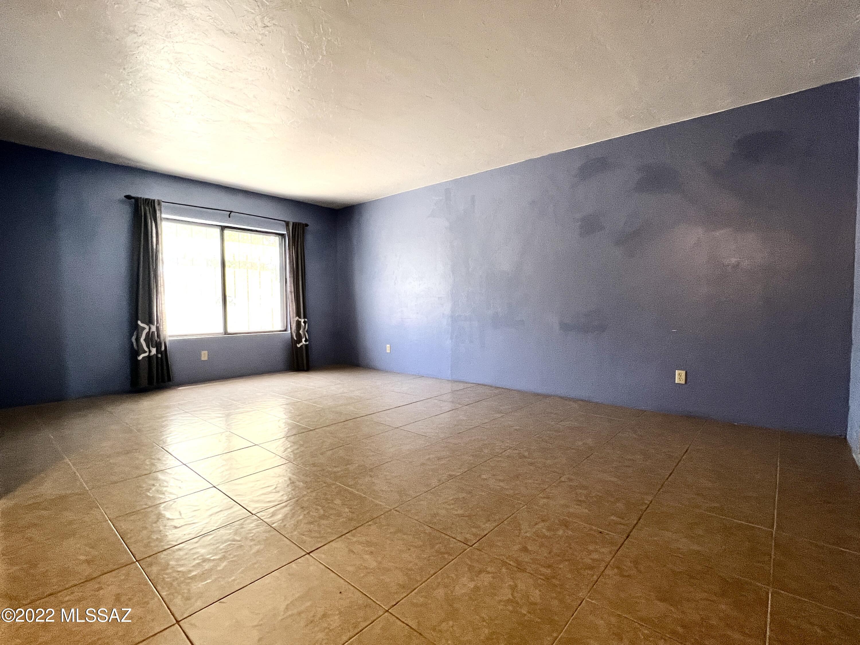 902 W Calle De Marzo