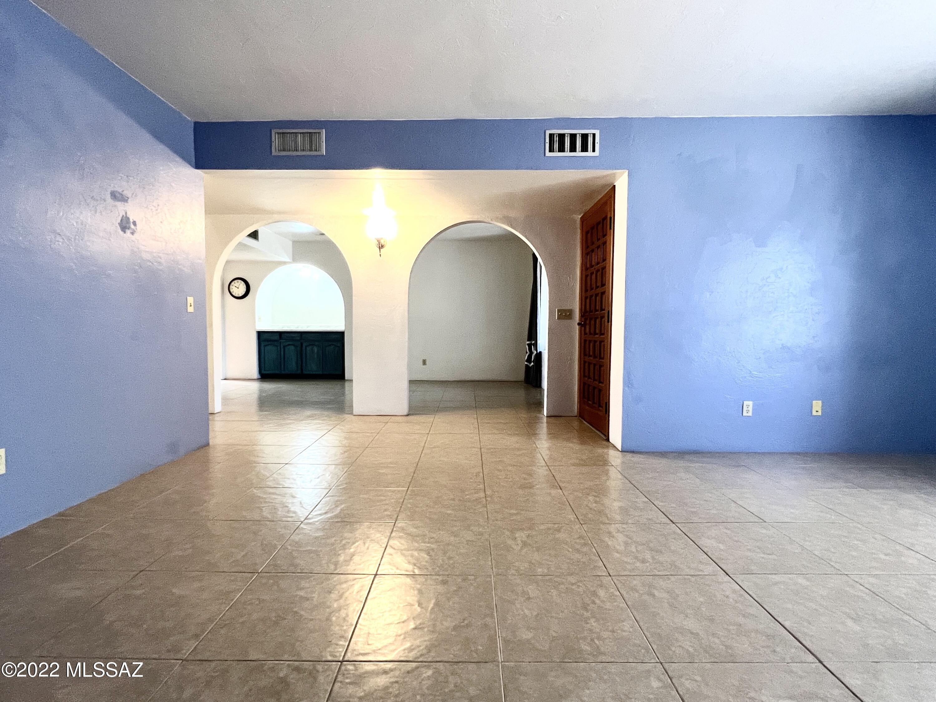 902 W Calle De Marzo