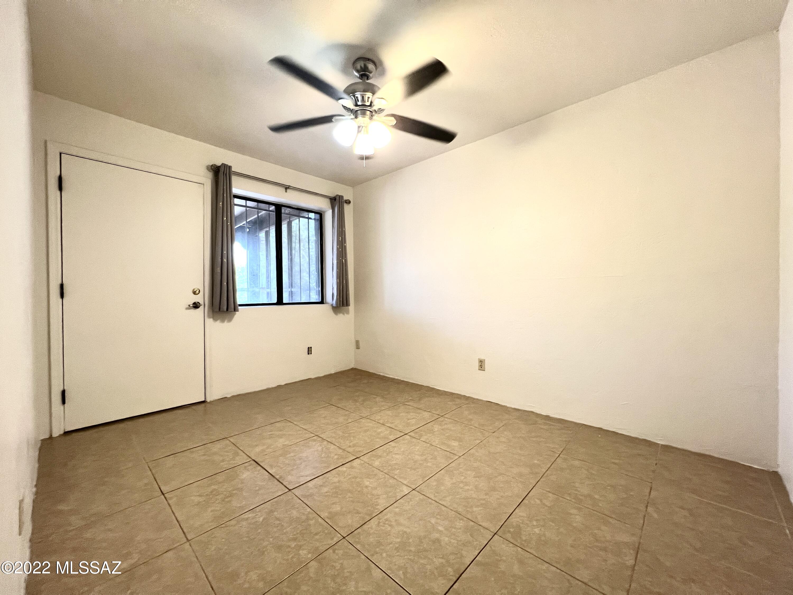 902 W Calle De Marzo