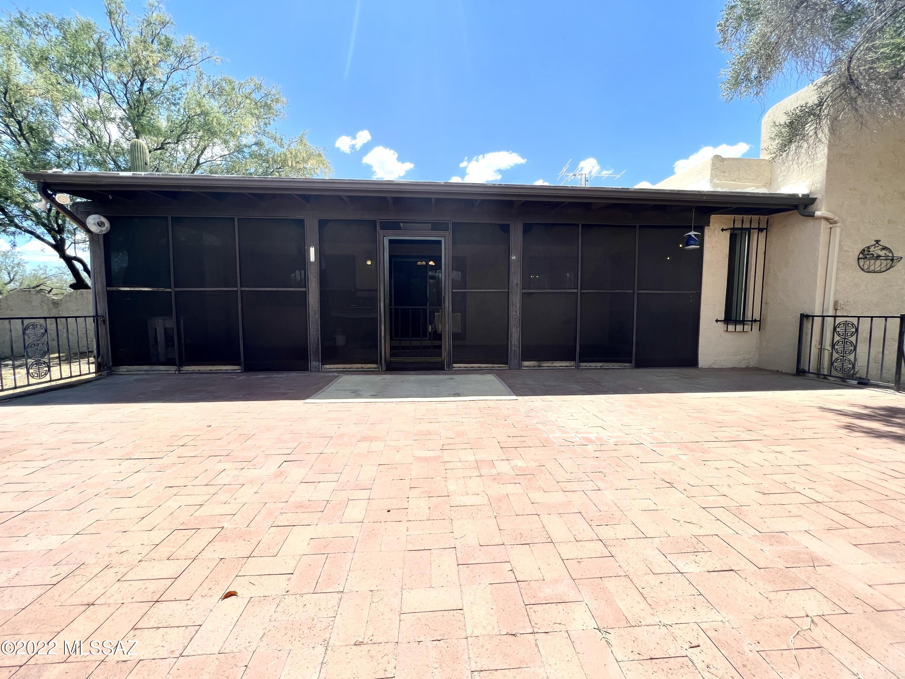 902 W Calle De Marzo