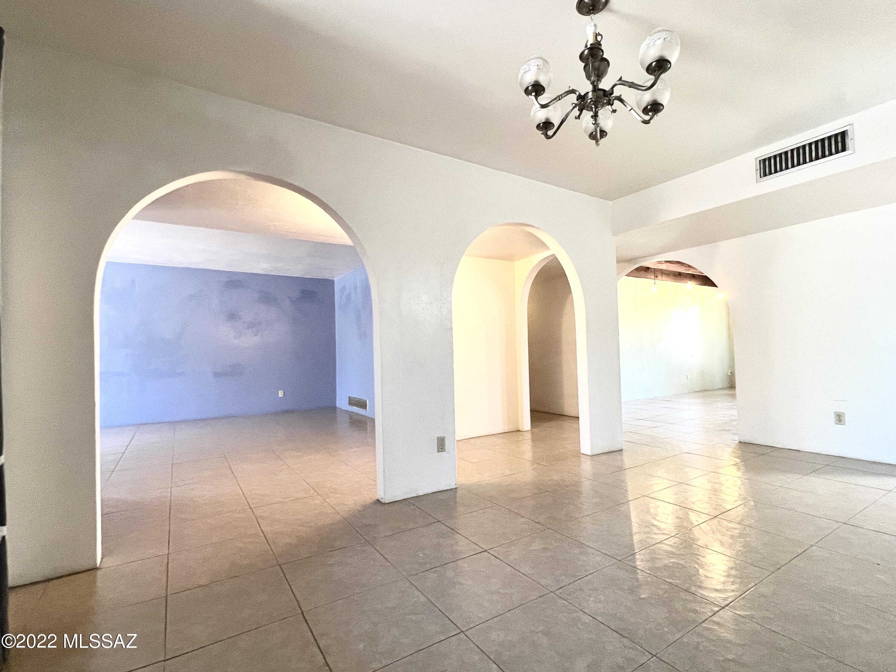 902 W Calle De Marzo