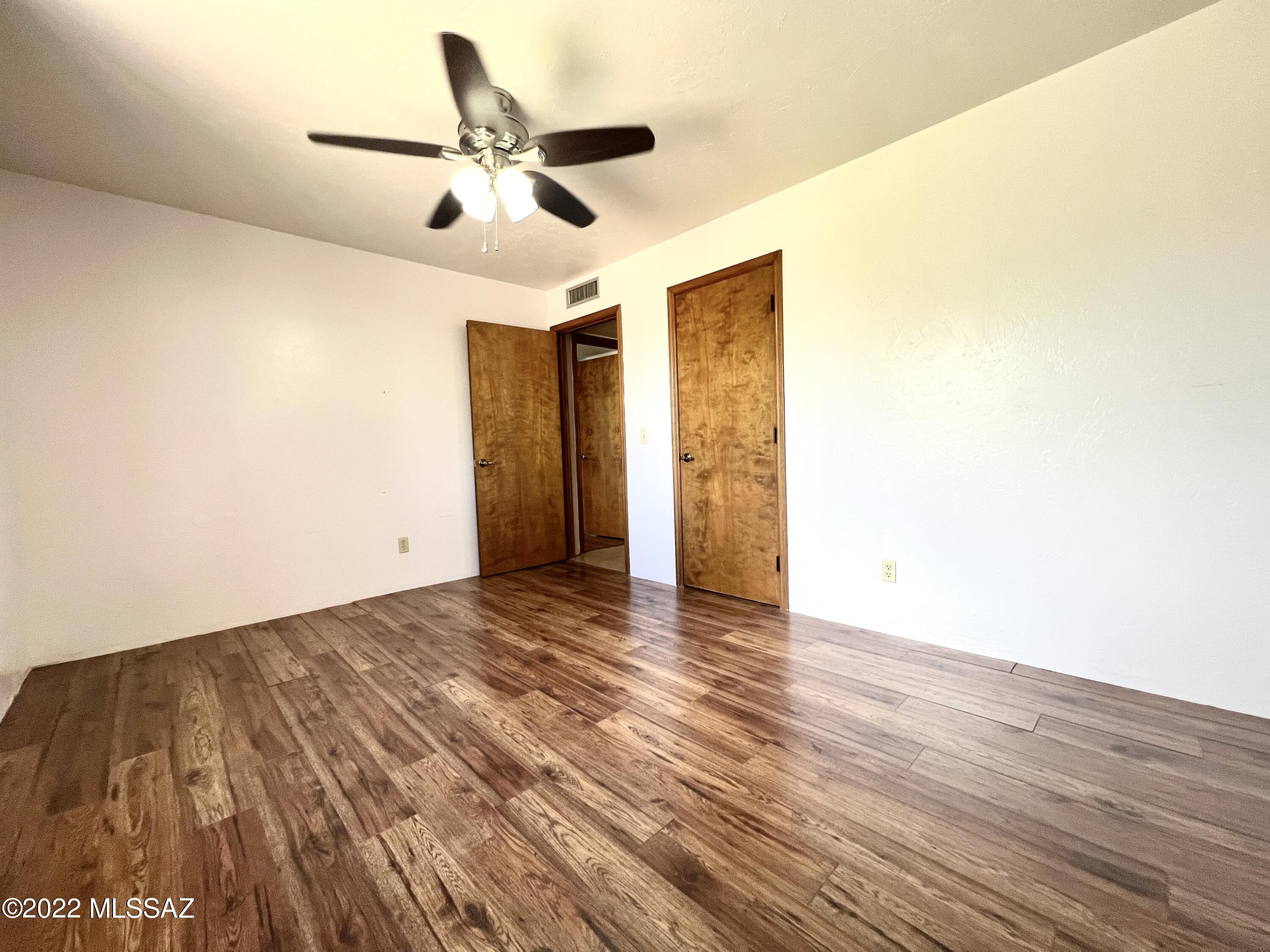 902 W Calle De Marzo