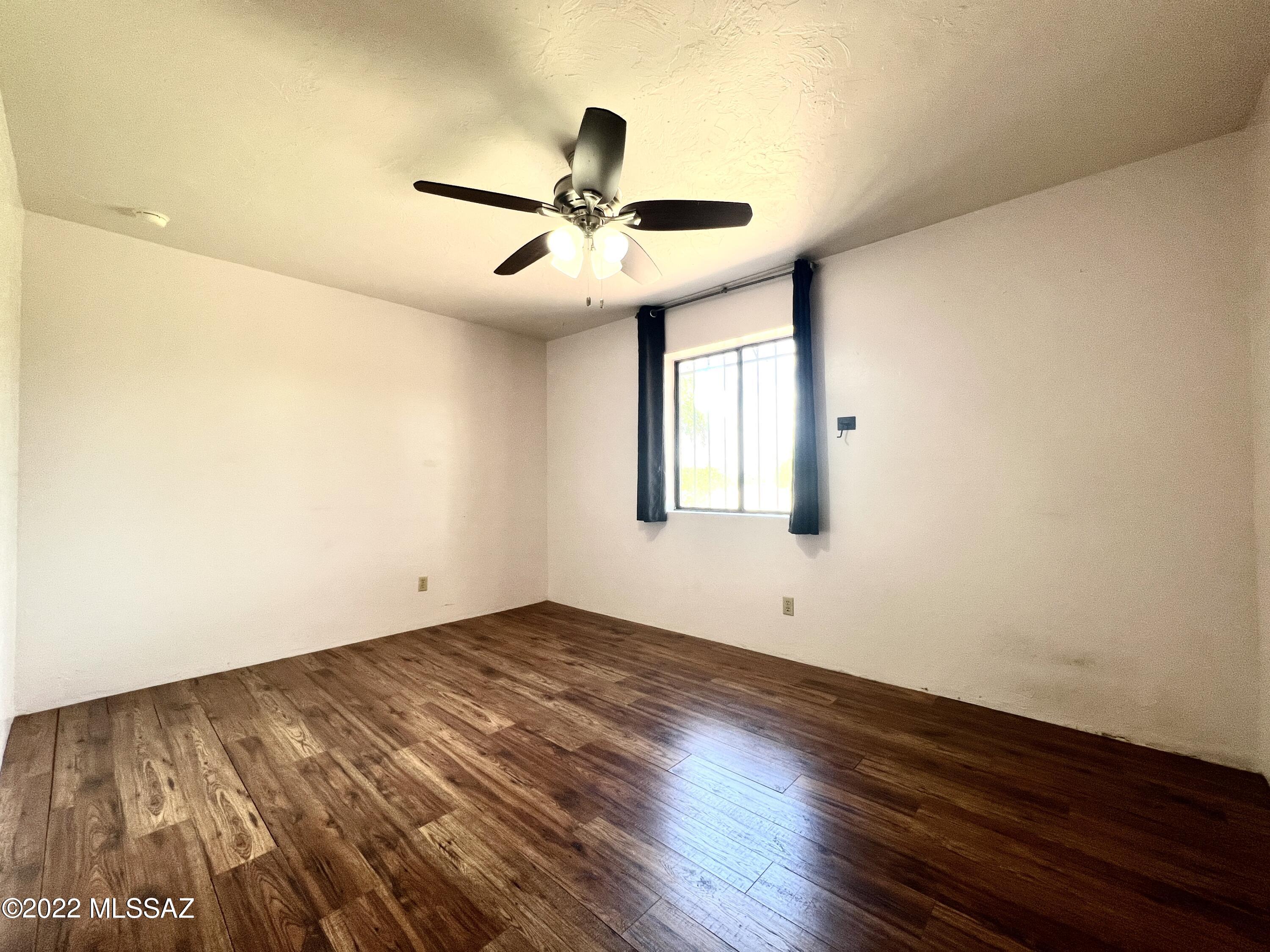 902 W Calle De Marzo
