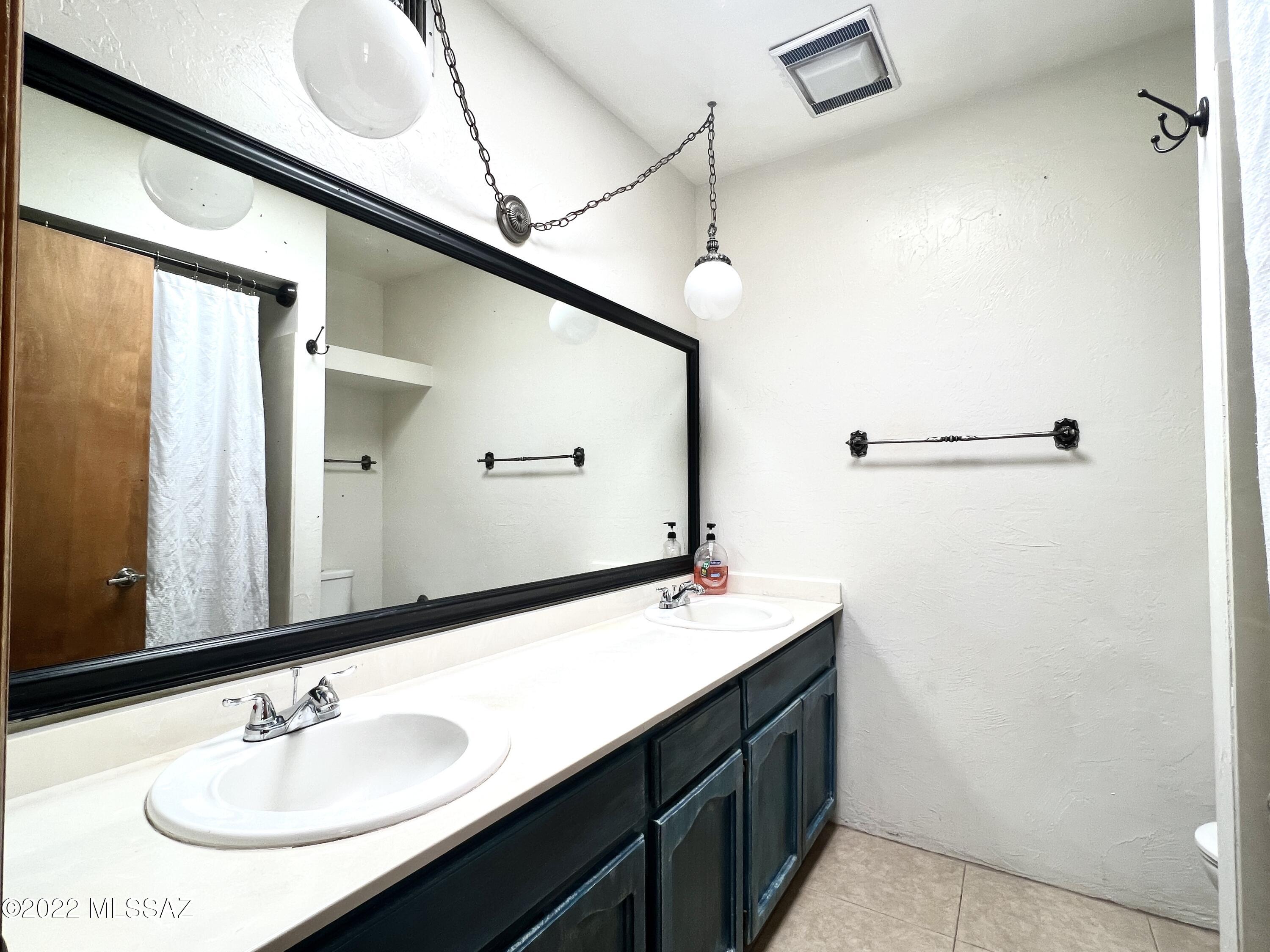 902 W Calle De Marzo