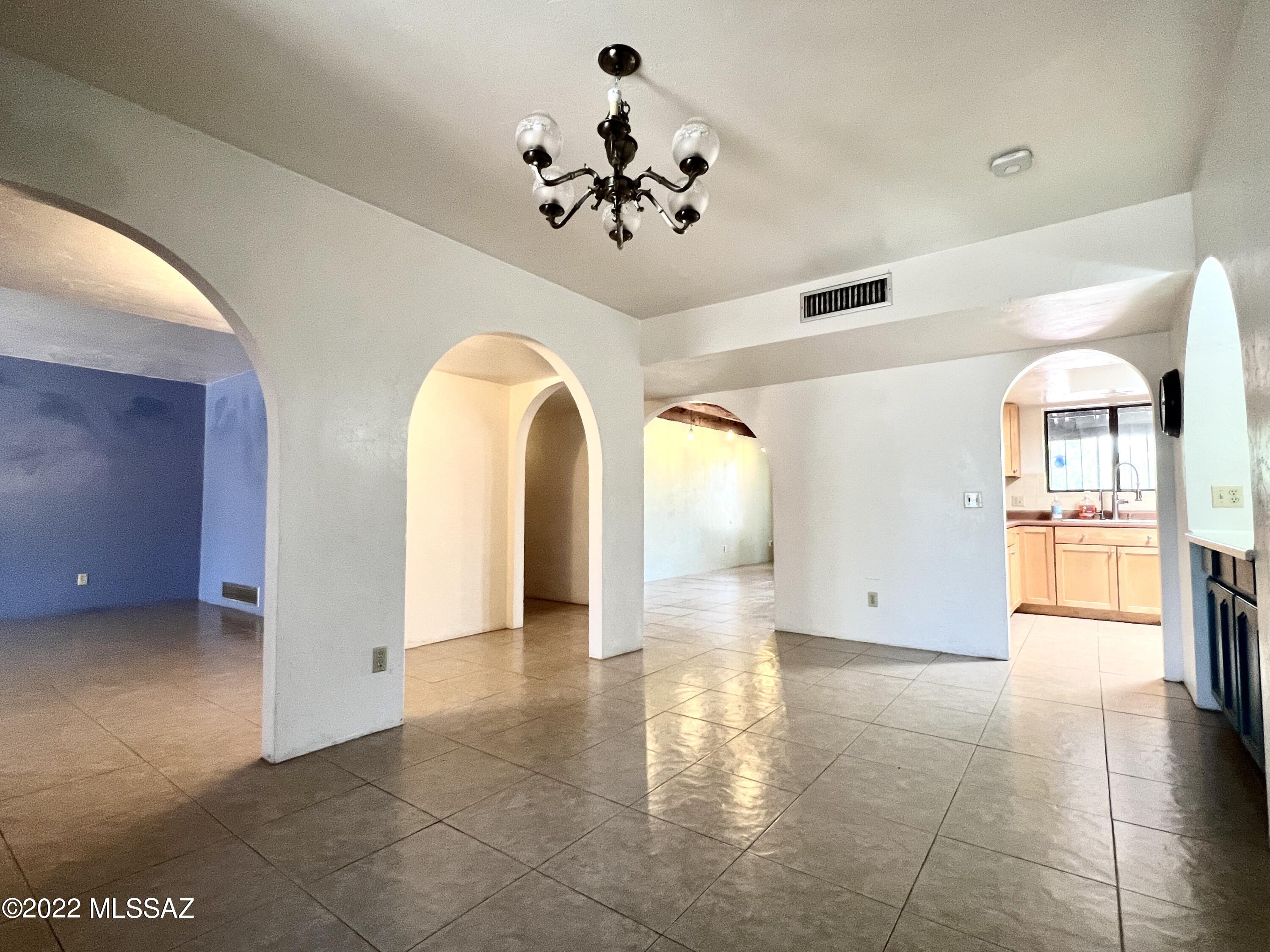 902 W Calle De Marzo