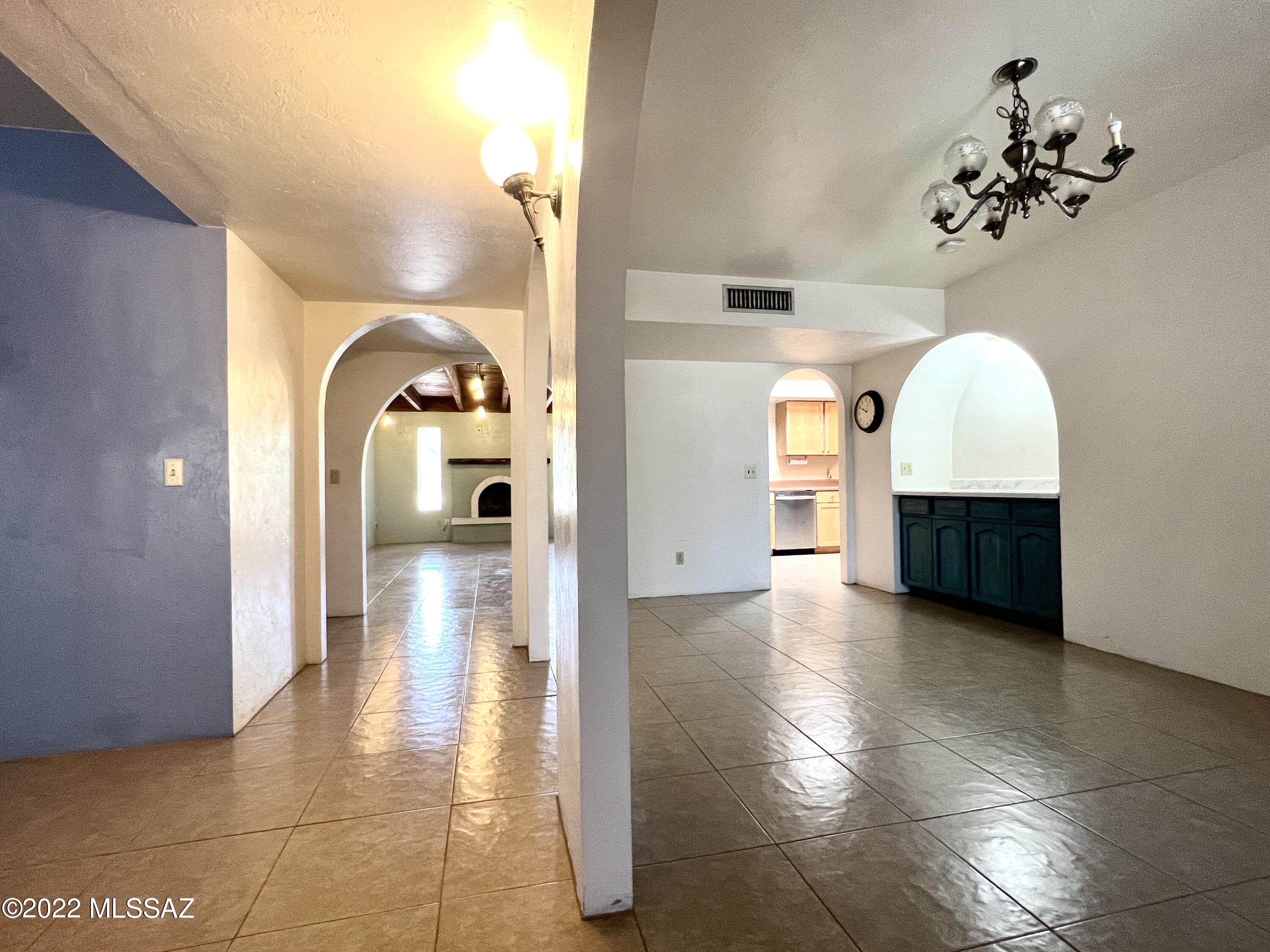 902 W Calle De Marzo
